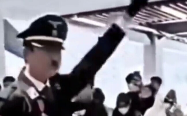 “How I Traveled to the Modern Era and Blitzed a Comic Con”