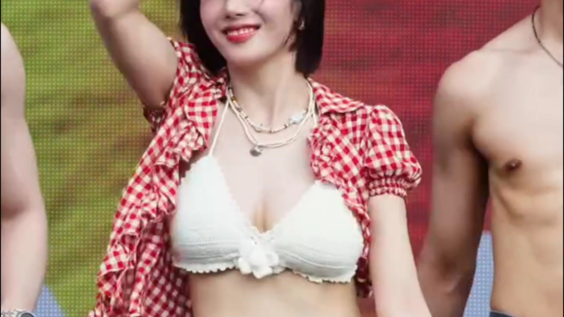 Kwon Eunbi captivates the audience at a concert