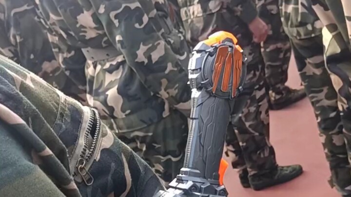 My sacred sword is already strapped on during military training! World peace depends on you guys now