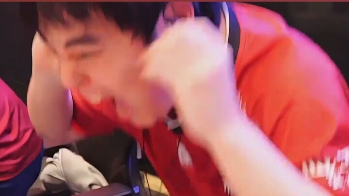 Thích đánh roi thì về Úc mà đánh đi.