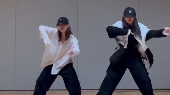 紧跟潮流的New Thing 挑战!宋河英、李瑞渊变身酷酷girl~