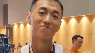 Go down in history! Yaoshuige won his first bodybuilding gold medal, and was so happy that he decide