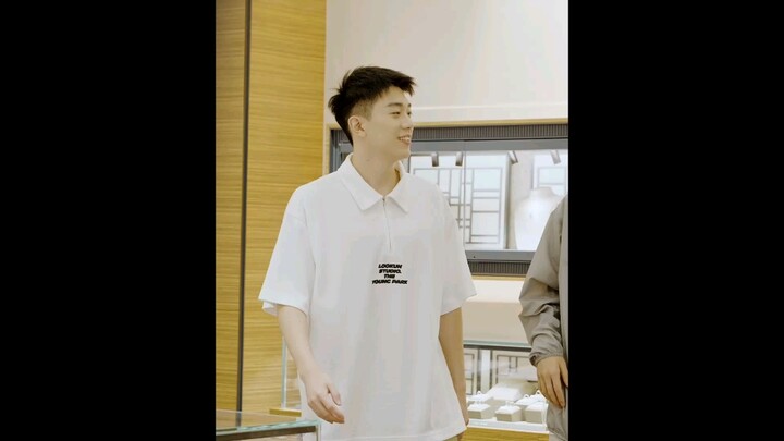 Bro, lain kali kalau mau melamar jangan panggil aku lagi.