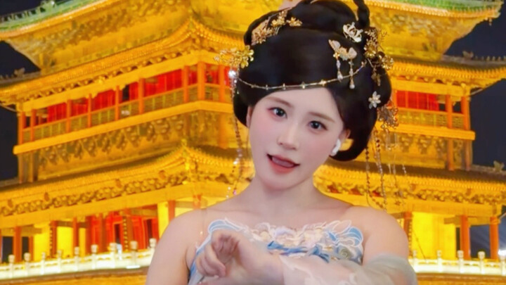 Người sợ giao tiếp xã hội nhảy múa ở Tháp Chuông Tây An ( ̀⌄ ́)
