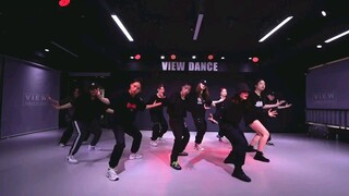 All of these are dance covers by young ladies of Zhang Yixing's Lian