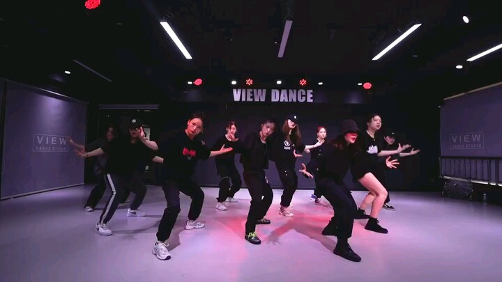 All of these are dance covers by young ladies of Zhang Yixing's Lian