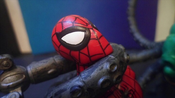 Spider-Man Eyes zoom-in and zoom-out 1-minute loop (STOP MOTION)