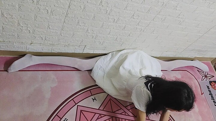 来一个丝滑的一字马