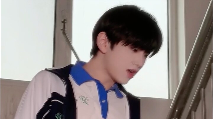 我曾将青春翻涌成她 也曾指尖弹出盛夏……