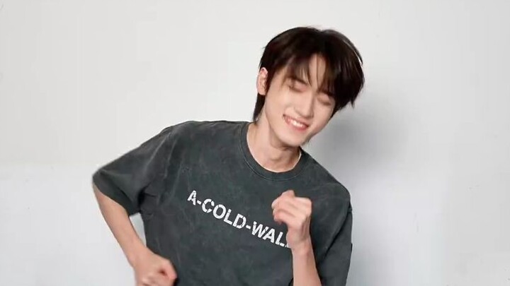 [Song Yaxuan] Challenge 30s to charge 100% ~ Swing with Teacher Xiao Song