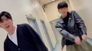 อาโอะ｜บึงน้ำ｜ซาดิสต์จ๋า! ยังไงก็ยังคิดว่าที่โดดในเพลง Sadistic พวกเขารู้สึกดีที่สุด อาโอะดูผ่อนคลายแ