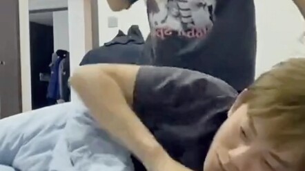 Tanganmu bau cairan pencuci piring, terus kamu bilang lagi tidur?