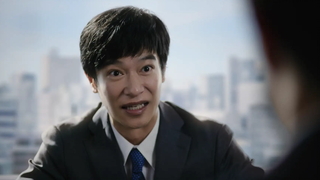 Sakai Masato, quảng cáo hài hước, sau khi hóa thân thành người khổng lồ đánh bại quái vật...