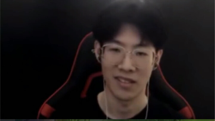 Tại sao TheShy lại được gọi là Cheng Lu? Rookie: Thằng nhóc này lúc nào cũng miệng thì “đừng ăn, đừn