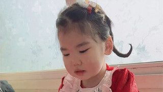 เมื่อเธอพบว่าเท้าของเธอถูกแช่แข็ง เธอรู้สึกตื่นตระหนกมาก...