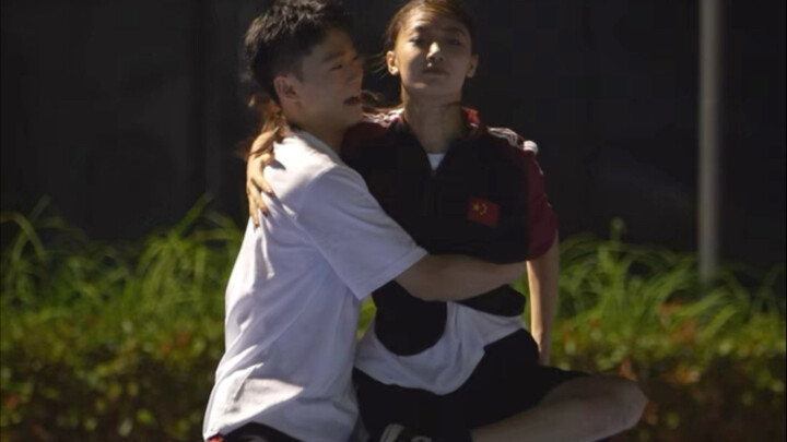 Looking this good is all it takes—pure youthful charm exclusive to national-standard dancers! #Huain