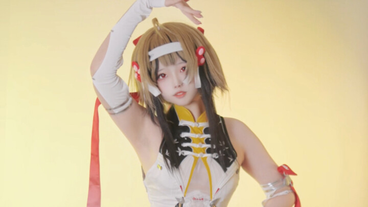 I jolted awake and saw Sister Xiaoguang dancing!