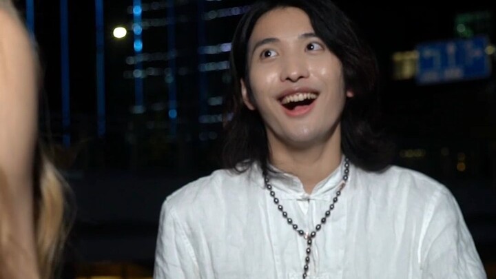 أريد أيضًا أن أشارككم قليلًا من أناقتي ومرارتي.