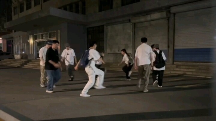When the street dance clubs of Chongqing University, Sichuan University, Peking University, Central 