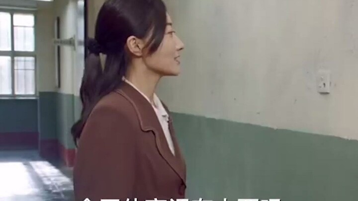 Cảnh bị chiếm giờ thể dục này chân thực quá!