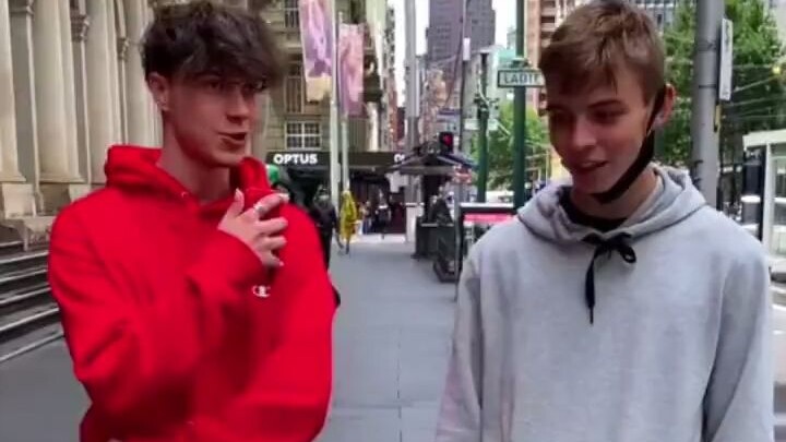 你有女朋友吗？老外第一句话就戳了很多男人的心，一定要看完