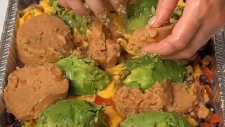 Ahli Alkimia Kulit Putih Amerika Membuat Makan Malam Mewah untuk Keluarga