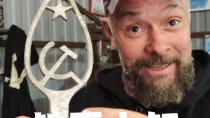 Visiting the Russian blacksmith uncle who for Chinese netizens forged a hammer and sickle with his o