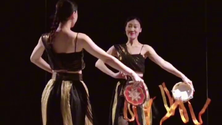 Tôi thực sự thích bài allegro này của Tambourine và Hu Xuân, Yunqi Dance Studio