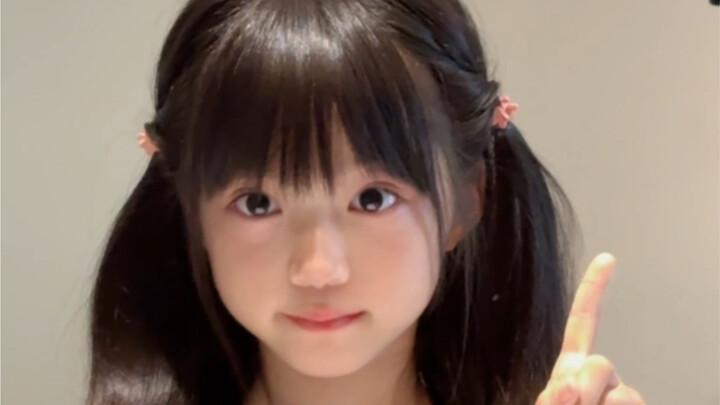 Daughters are meant to be dressed up! Lop-eared bunny hairstyle tutorial