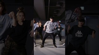 His dance is like a jungle you can't get out of🌲🌲 #kyo #choreography
