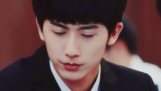 "Ai mà không thích nhìn một người điềm tĩnh và tự chủ phát điên vì tình yêu chứ!"