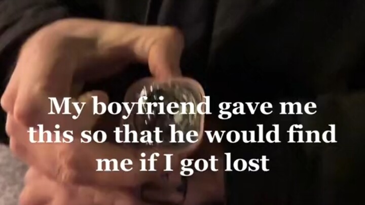 A foreign guy’s boyfriend bought him a Xiaotiancai smartwatch to prevent him from getting lost 😂😂