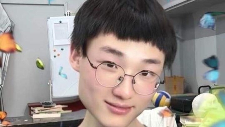 Before the college entrance exam, the class prodigy is getting even more amazing.