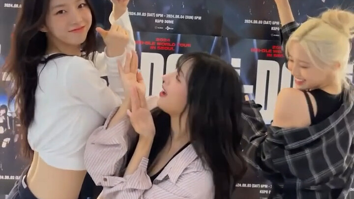 Deng Meimei is crushing on Sister Gidle's new song Klaxon!