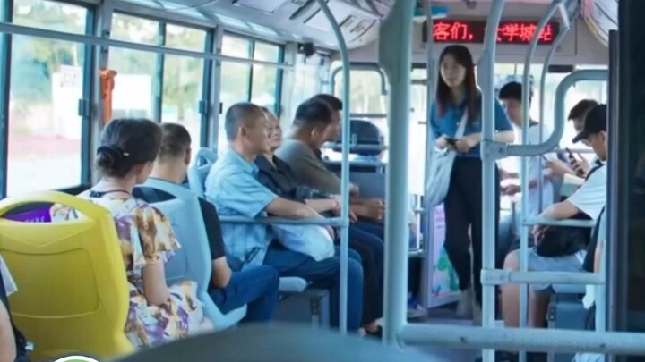 Ya ampun, sekarang bis umum sudah seseru ini? Semua cuma dua yuan, kok bedanya begitu besar sih!!! #