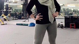 tante gemoy suka gym