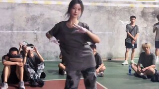 盘点校园里从不缺的灵魂舞者，你更喜欢第几个呢#舞蹈 #校园里不缺舞者 #操场上从不缺舞者 #才艺表演