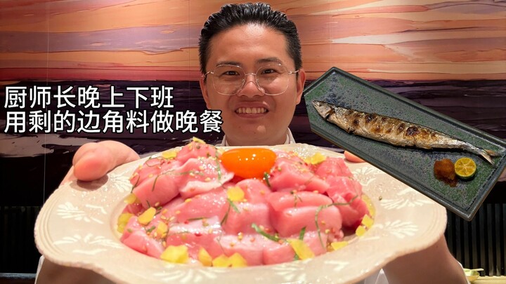 Kepala koki pulang kerja malam ini dan diam-diam makan sisa bahan dapur buat makan malam sendirian.