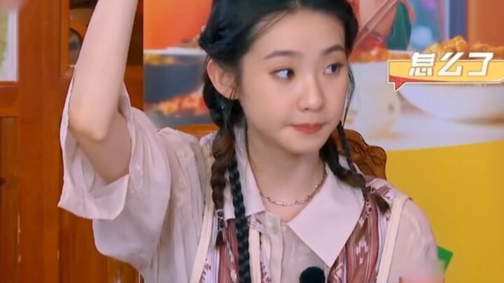 Tingkat kelenturan Zhang Yifan benar-benar luar biasa, gadis yang sangat menggemaskan. Dia benar-ben