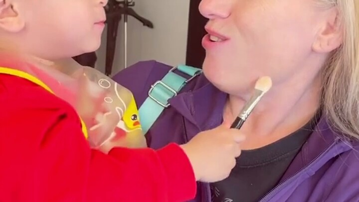 Ini vlog makeup selfie dengan latte!