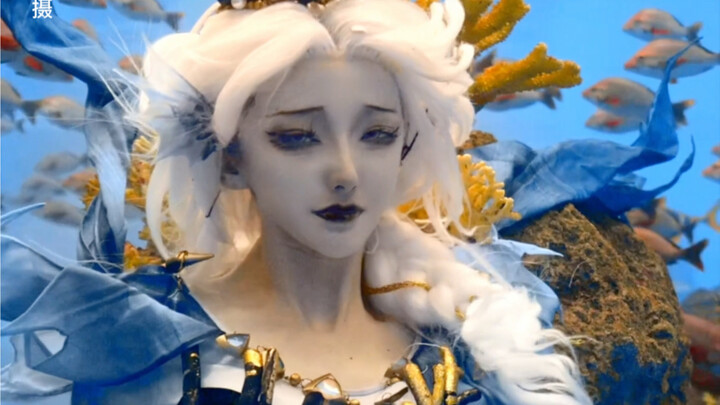 【سانت لي】تصوير كوس بلاي في حديقة الأحياء المائية؟ فيلوغ التصوير تحت الماء لـ"رمح الصمت الخاص بفتاة ا