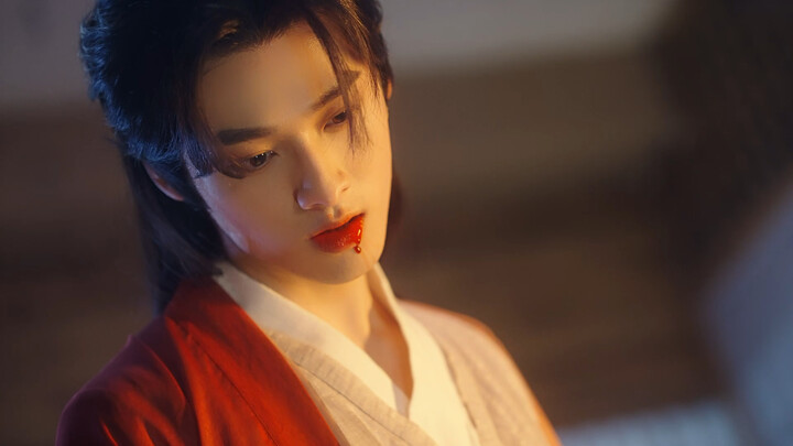 Bloody hues bleed across pristine white Xuan paper… Who wouldn’t want to pluck the bright moon from 