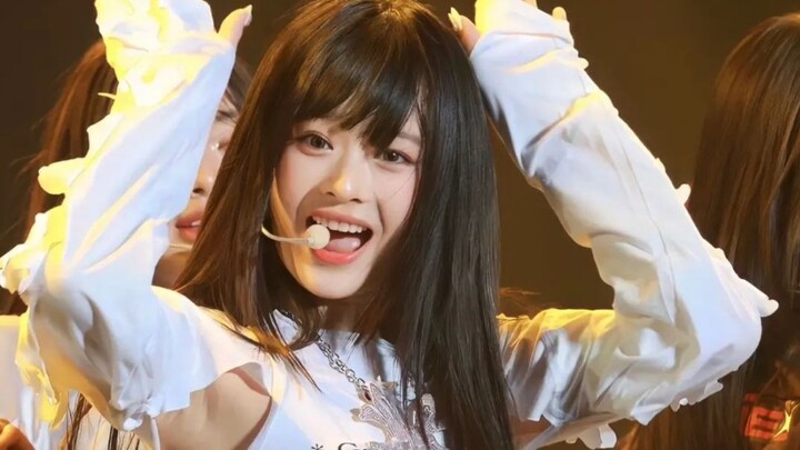 ด้วยใบหน้าที่แสนหวาน เธอจึงกลายเป็นนักเต้นหลักที่ทรงพลัง