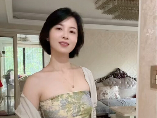 أختي الكبرى، وهي شابة وجاهلة، مخطئة في معاملة أختي الصغرى ككنز.