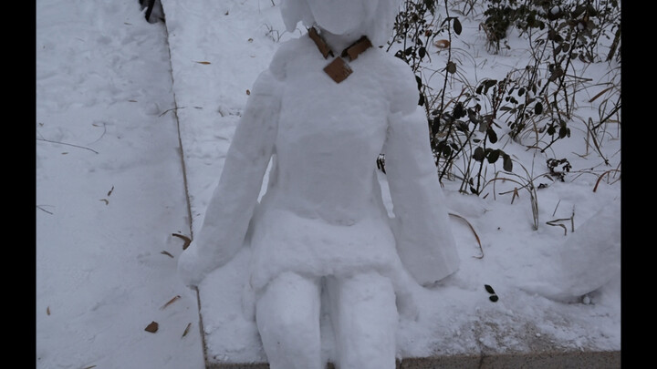 هاتسوني ميكو تغزو حرم الجامعة!