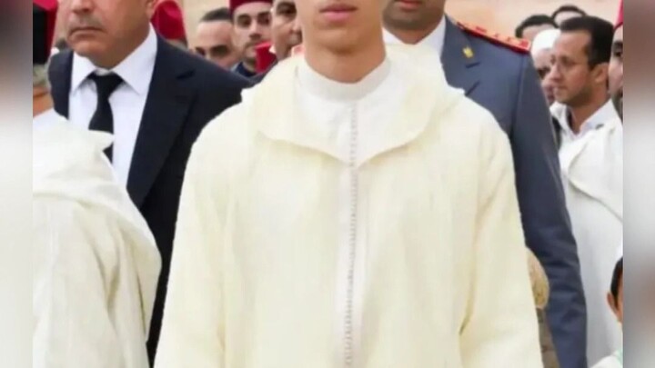 Pangeran: Selama tanganku cukup gesit, kalian nggak bakal bisa cium aku!