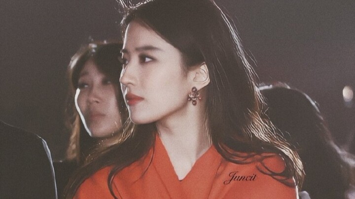 Holy shit! Which window did heaven even close on her?! This is just pure, god-tier looks right here!