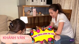 Khám phá thùng Make Up siêu tí hon của Vân | Khánh Vân Official