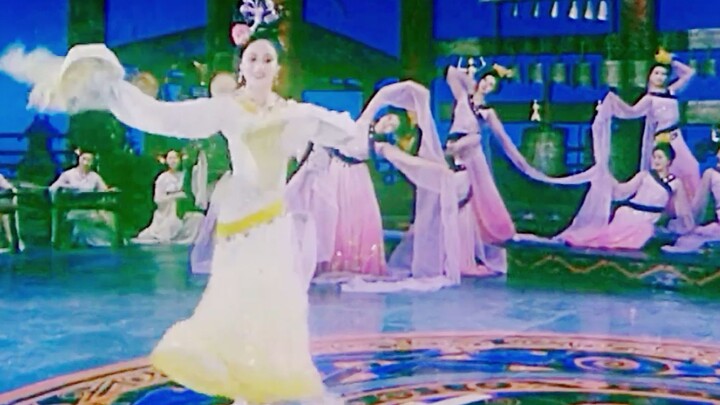 This is exactly the Chinese dance we want to see—graceful as a startled swan, elegant as a swimming 
