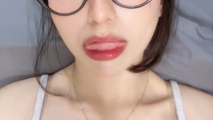 🍌 kalau di jepit gepeng apa keluar airnya bang 💦💦 🥵